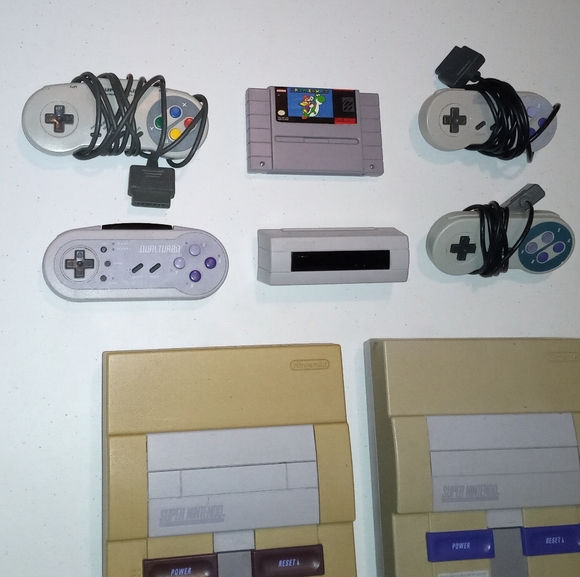 Super Nintendo Entertainment Systems (2) (SNES)+Super Mario World game - Picture 3 of 3